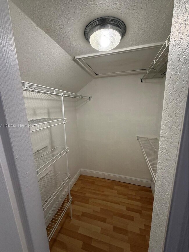 Foto del edificio - 3245 Virginia St