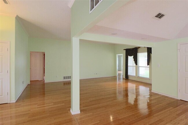 Building Photo - 6019 Mapleshade Ln