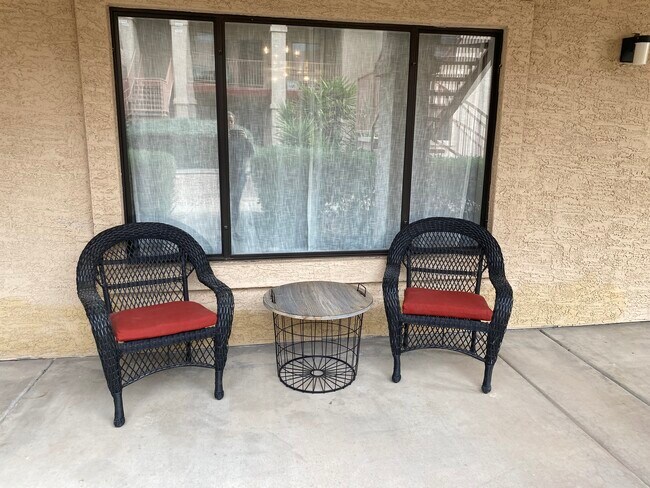 Foto del edificio - 1440 N Idaho Rd