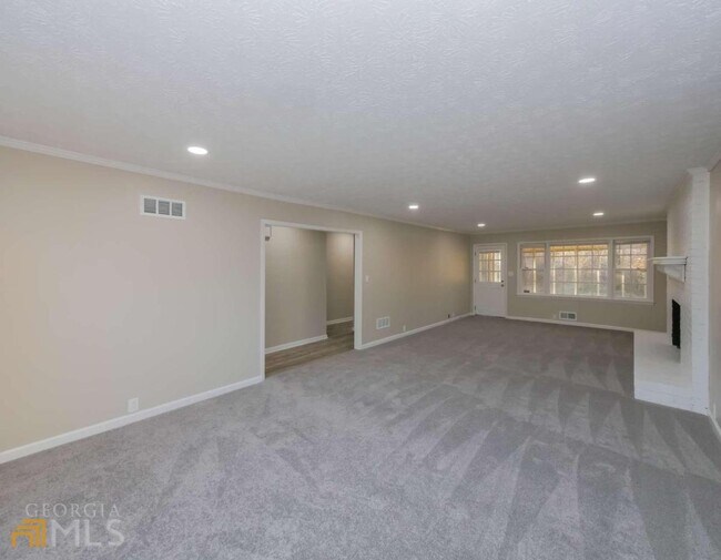Foto del edificio - 535 Westbridge Dr