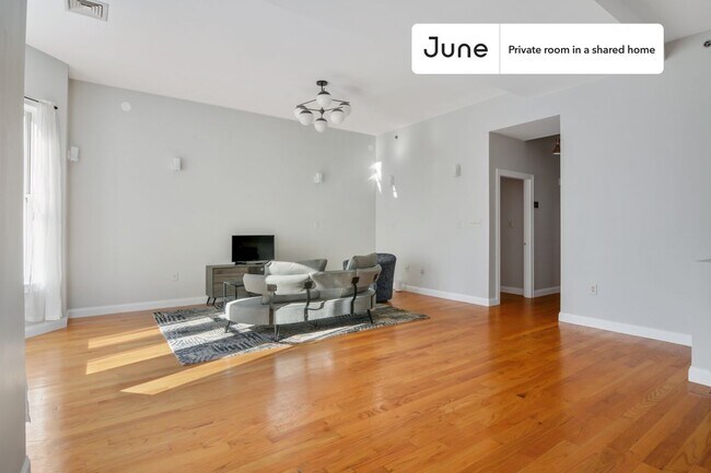 Foto del edificio - Room in Shared 5 bed/2.5 bath home in Roxbury