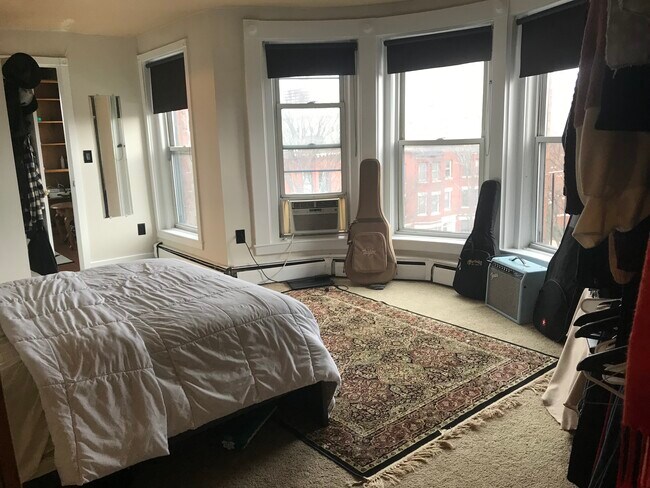 Building Photo - 27 Saint Stephen St