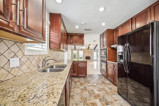 Foto del edificio - 2702 Cotton Stock Dr