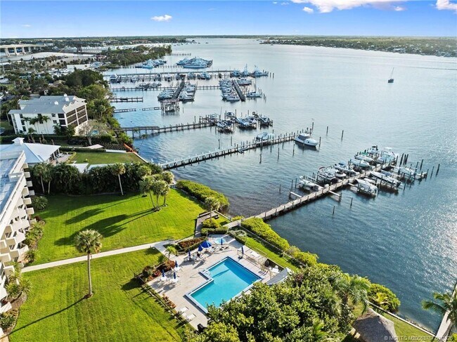 Foto del edificio - 625 NW North River Dr