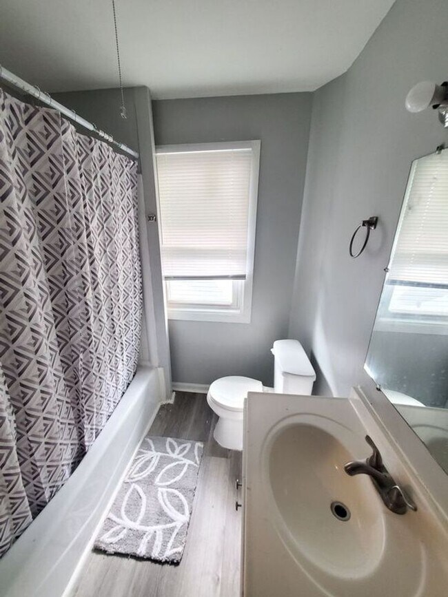 Foto del edificio - 3 BEDROOM SINGLE FAMILY HOME-SEC8 TENANTS ...