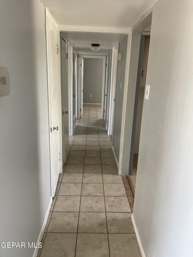 Building Photo - 9529 Montwood Dr