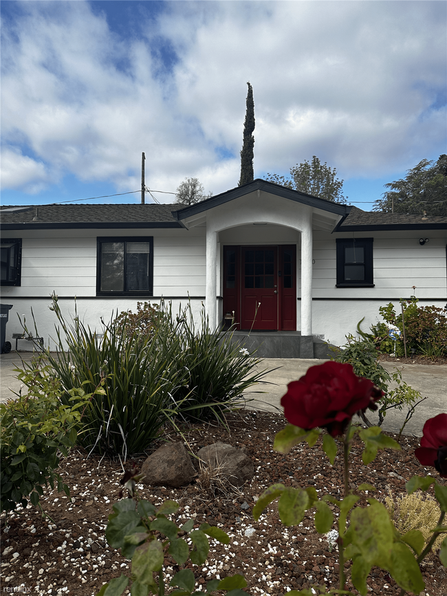 Building Photo - 4 br, 2.5 bath House - 1880 Granger Avenue