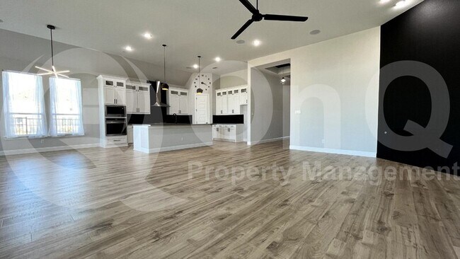 Foto del edificio - 17117 Clover Dr