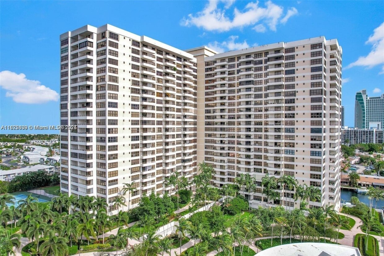 Primary Photo - 2500 Parkview Dr