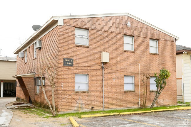 Building Photo - Lindencrest Apartments