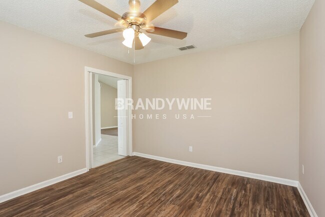 Building Photo - 1 MONTH FREE RENT -  $5 APP FEE**