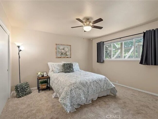 Building Photo - Freshly remodeled 1 bedroom apartment close to downtown