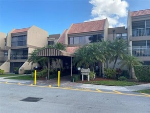 Building Photo - 240 Lakeview Dr
