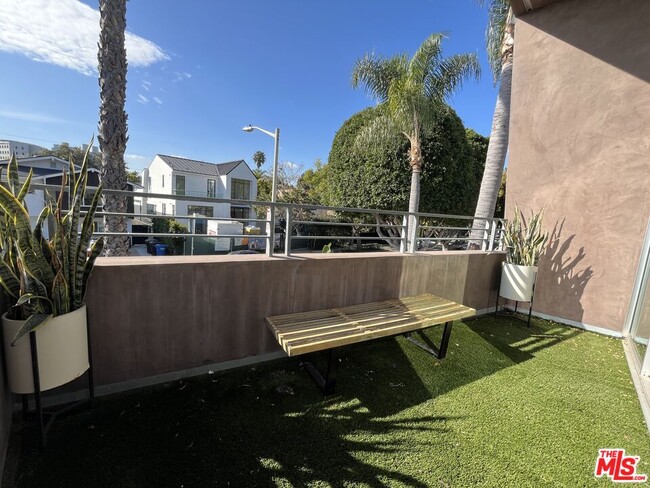 Building Photo - 503 N San Vicente Blvd
