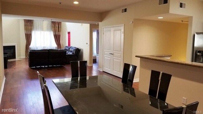 Foto del edificio - 2 br, 2 bath Condo - 602 S Wilton Pl Apt 304