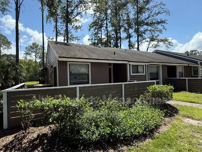 Building Photo - 8348 Westover Ct