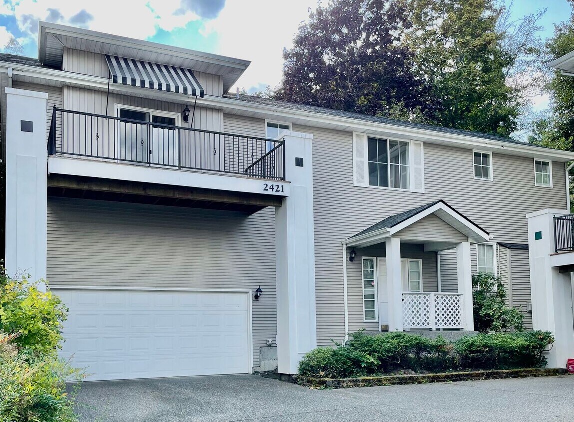 Foto principal - 3 Bed / 2.5 bath Saratoga townhouse in Bel...