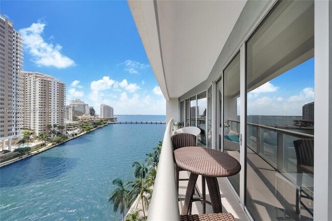 Foto del edificio - 465 Brickell Ave