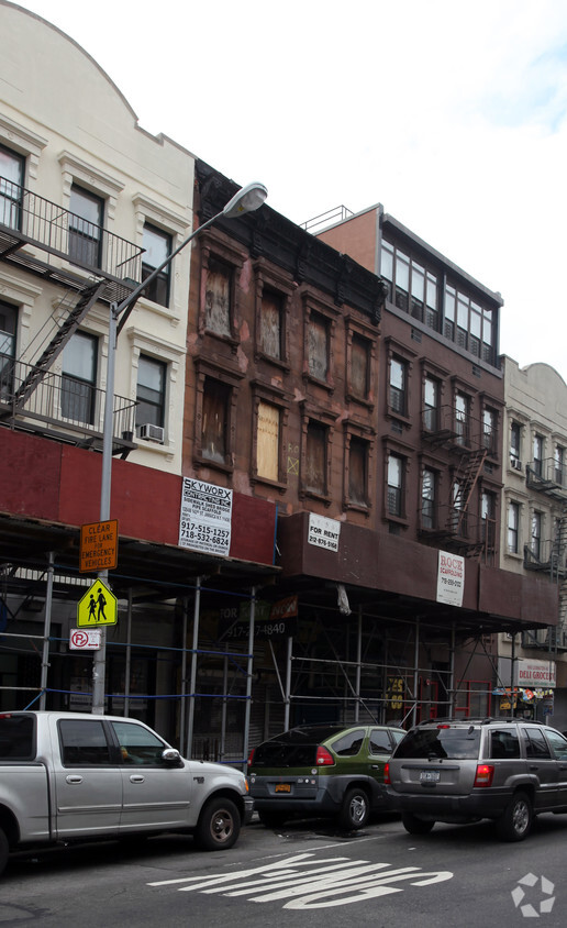 Foto del edificio - 1697 Lexington Ave