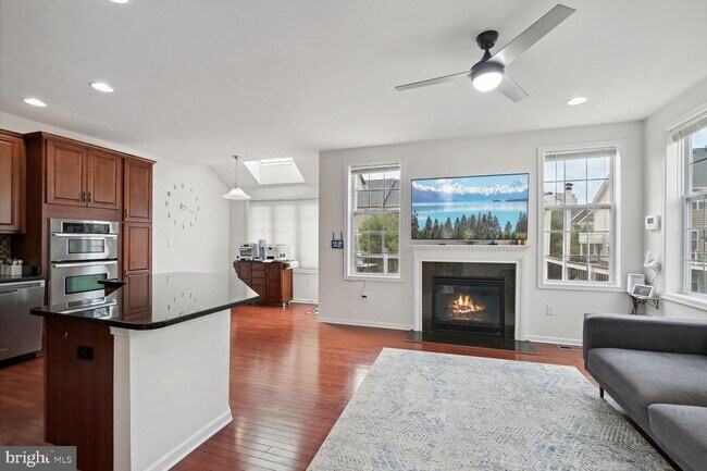 Building Photo - 43250 Mitcham Square