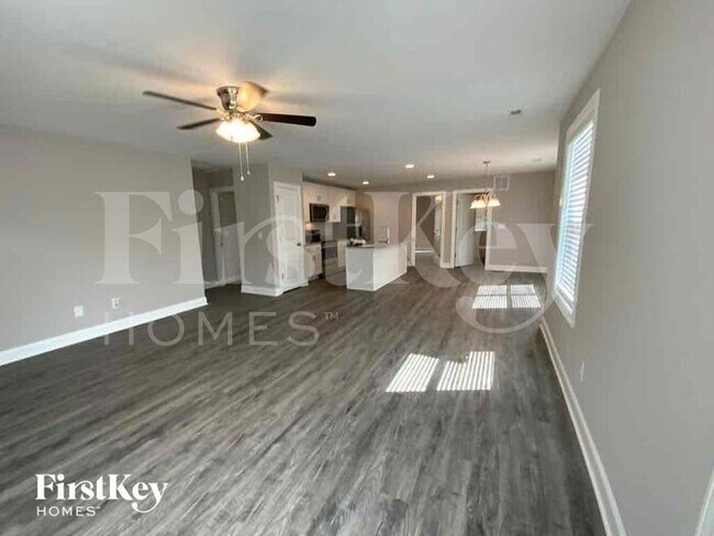Building Photo - 131 Fir Dr