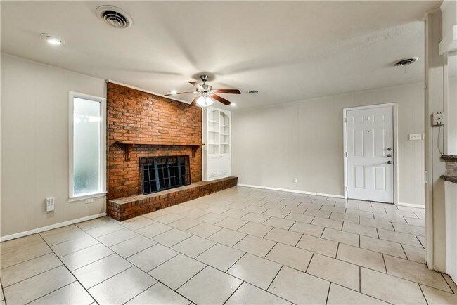 Foto del edificio - 1601 Larkspur Dr