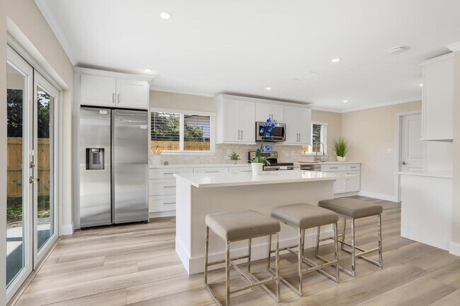 Foto del edificio - 510 Kingbird Cir