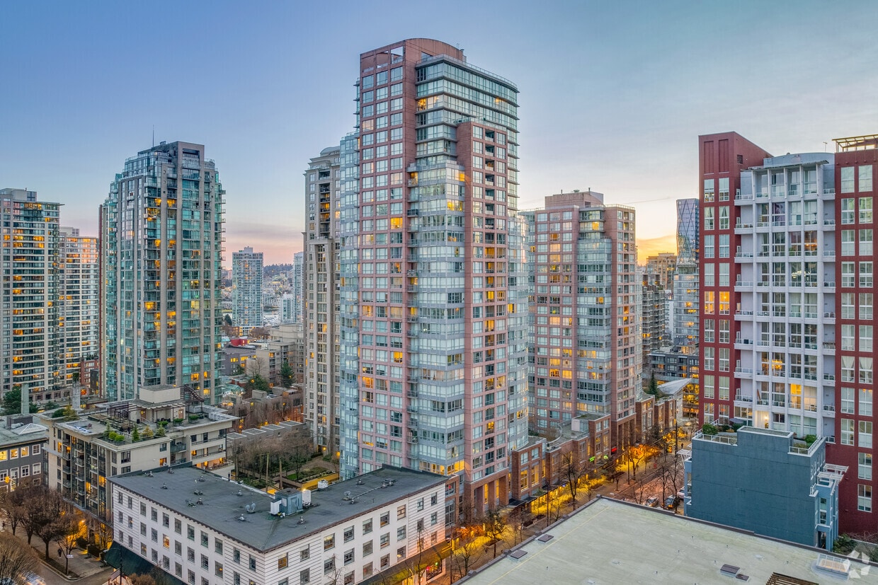 Primary Photo - Metropolitan Towers