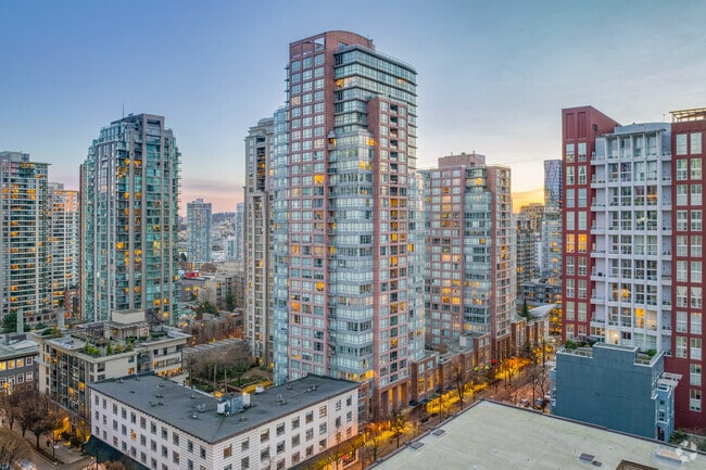 Building Photo - Metropolitan Towers