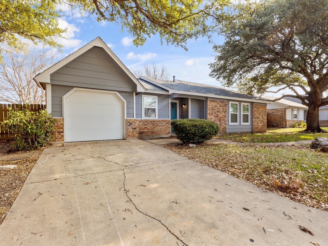 Primary Photo - 4720 Oarlock Dr