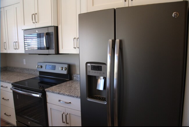 Foto del edificio - Blackhawk Townhome! End Unit!!