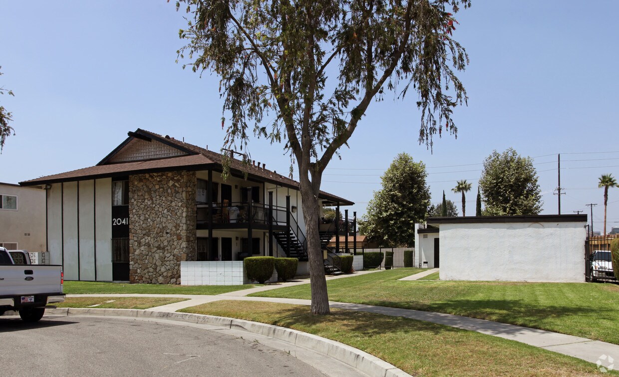 Primary Photo - 2041 S Sprague Ln