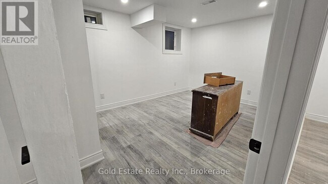 Photo du bâtiment - 212 Spring Creek Dr