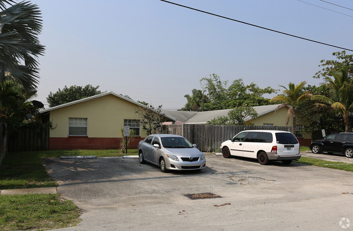 Foto del edificio - 712-716 NE 15th St