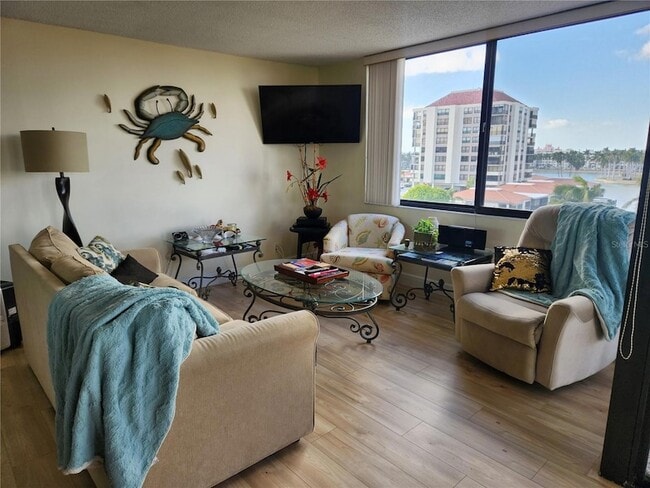 Building Photo - 6357 Bahia Del Mar Blvd S