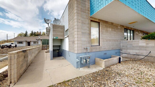 Foto del edificio - 674 N Cedar St