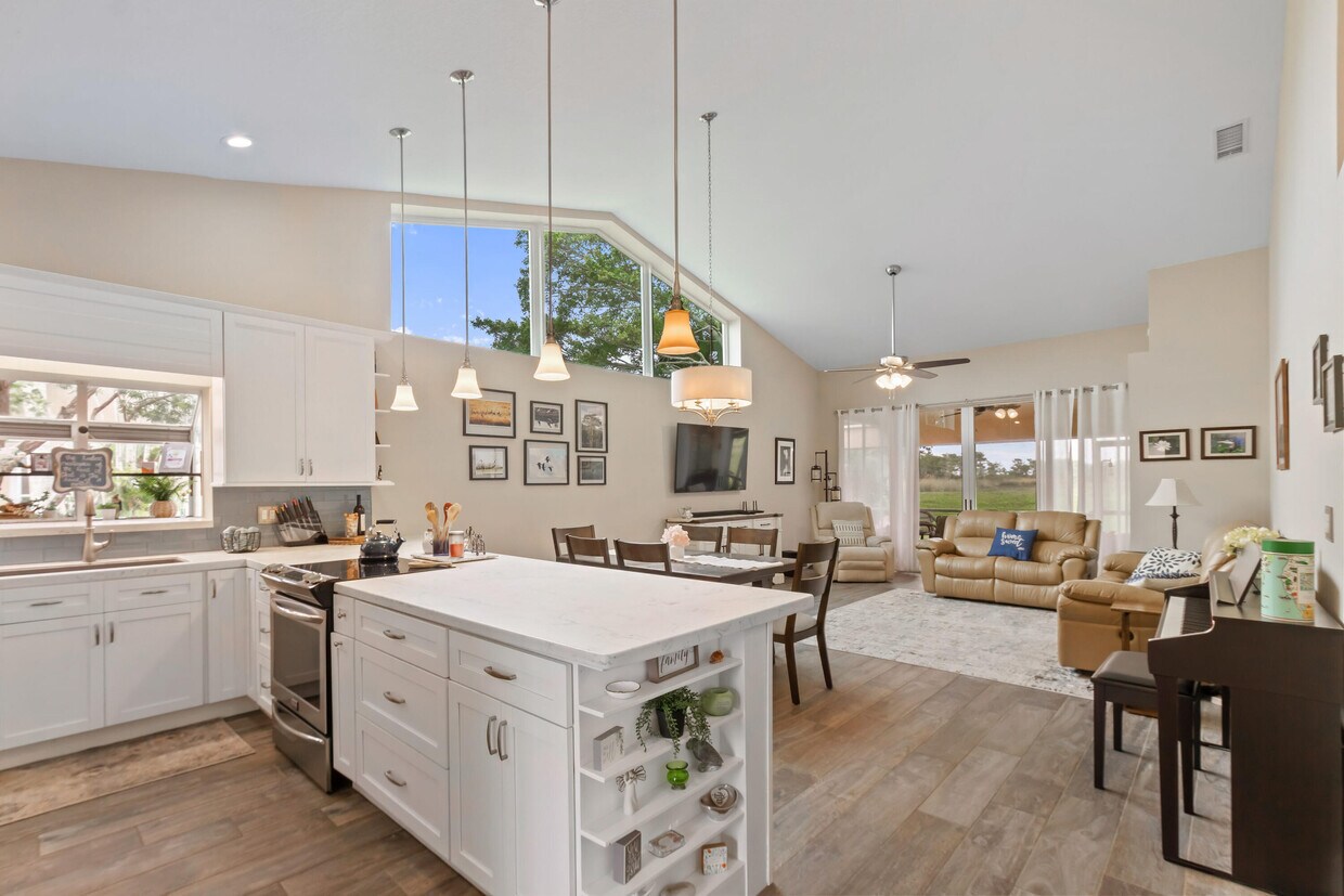 Primary Photo - 1401 Mahogany Pl