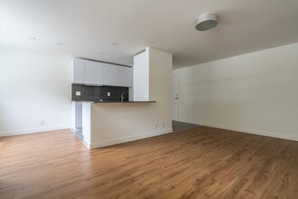 Building Photo - 12 Bater Ave