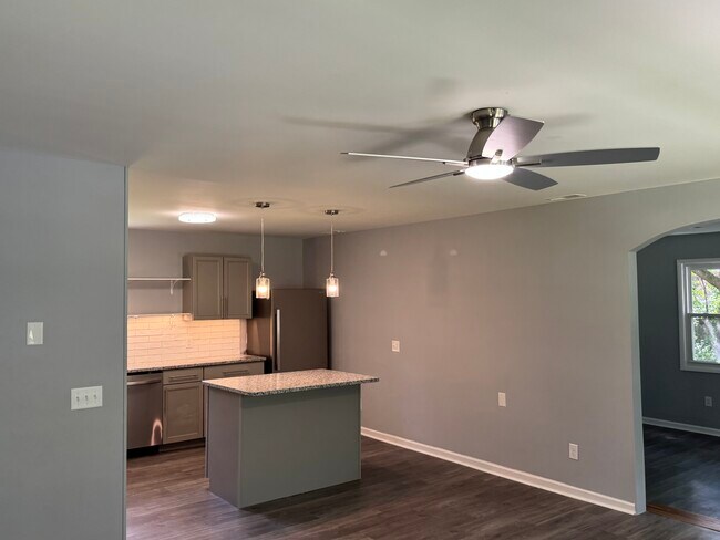 Foto del edificio - 5202 Fitzgerald Dr