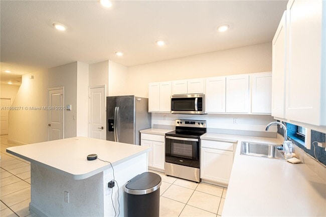 Building Photo - 1141 SW 6th Ct