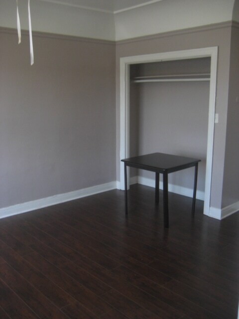 Building Photo - 932 S Mariposa Ave