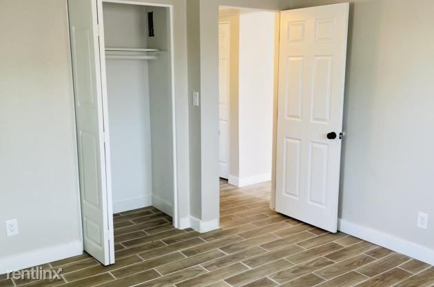 Foto del edificio - 2 br, 1 bath Townhome - 310 E Blacklidge Dr