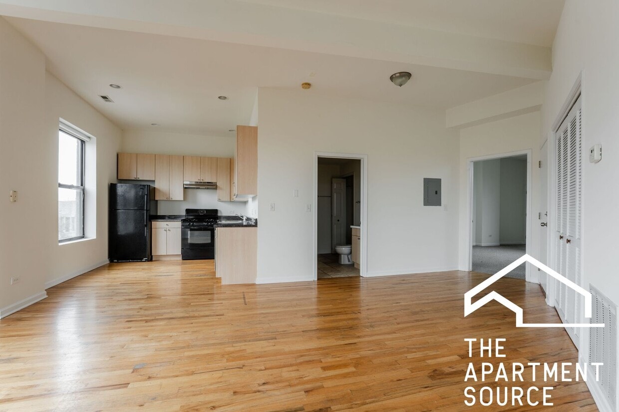 HUGE 1BR/1BA Close to Blue Line, Pet Friendly - HUGE 1BR/1BA Close to Blue Line, Pet Friendly