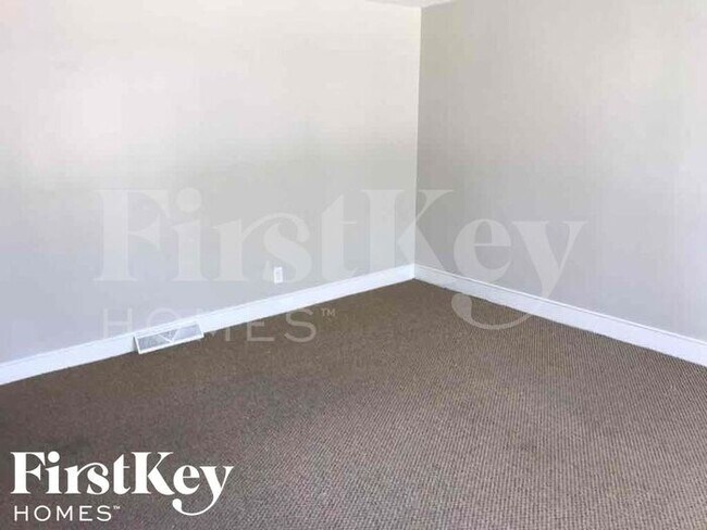 Building Photo - 17541 Greenbay Ave