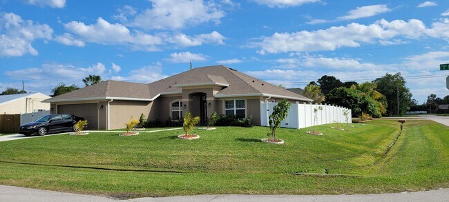 Building Photo - 2802 SE Buccaneer Cir