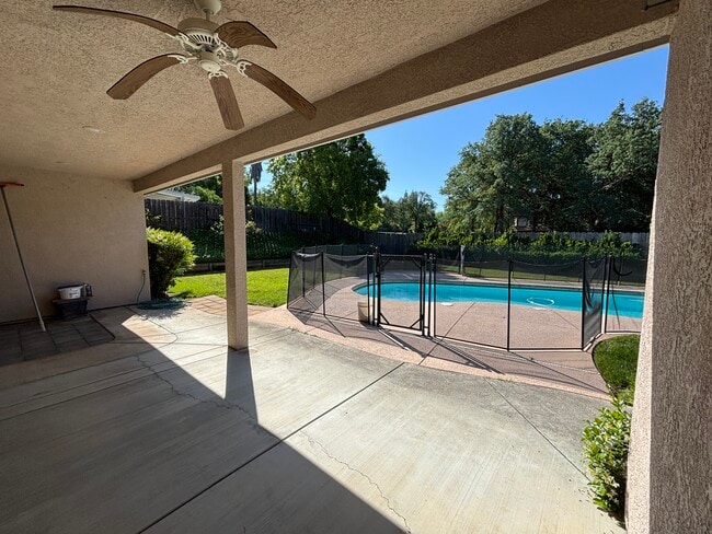 Building Photo - 3279 Woodbury Dr