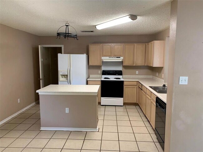 Building Photo - 710 Kettering Dr