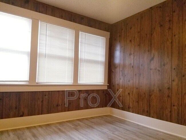 Building Photo - 110 W Lindburg St