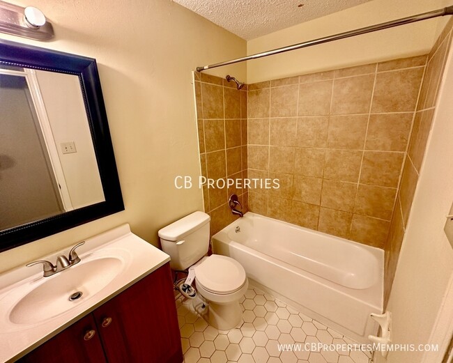 Building Photo - Large Two Story Home!