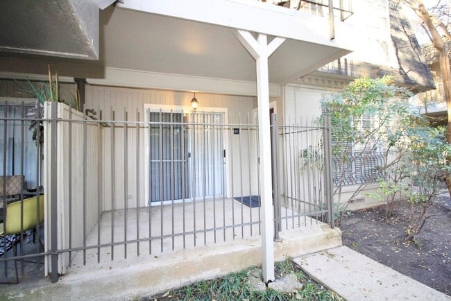Building Photo - 5311 Fleetwood Oaks Ave